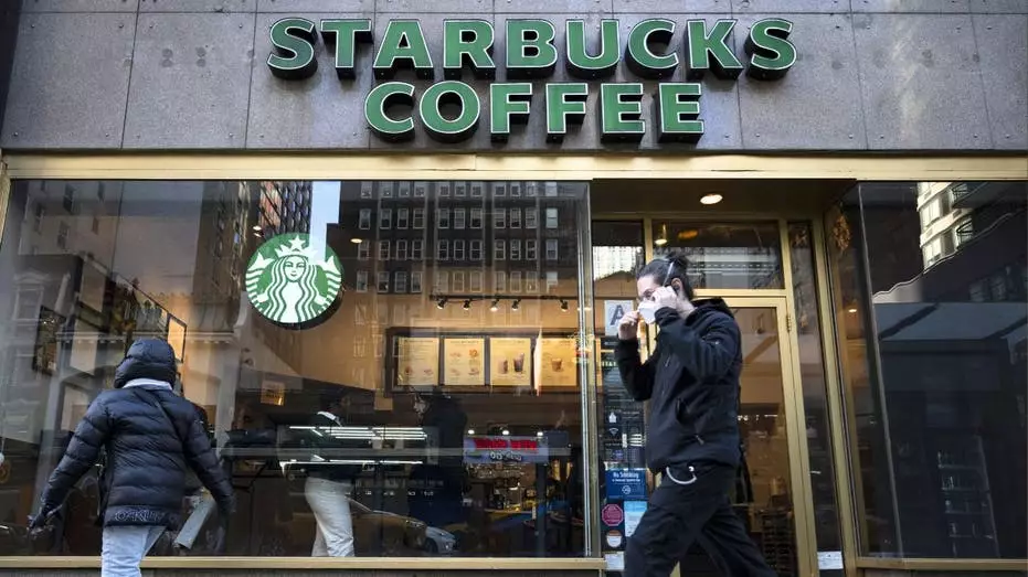План по восстановлению Starbucks демонстрирует потенциал в США, где рост продаж вернулся впервые за два года.