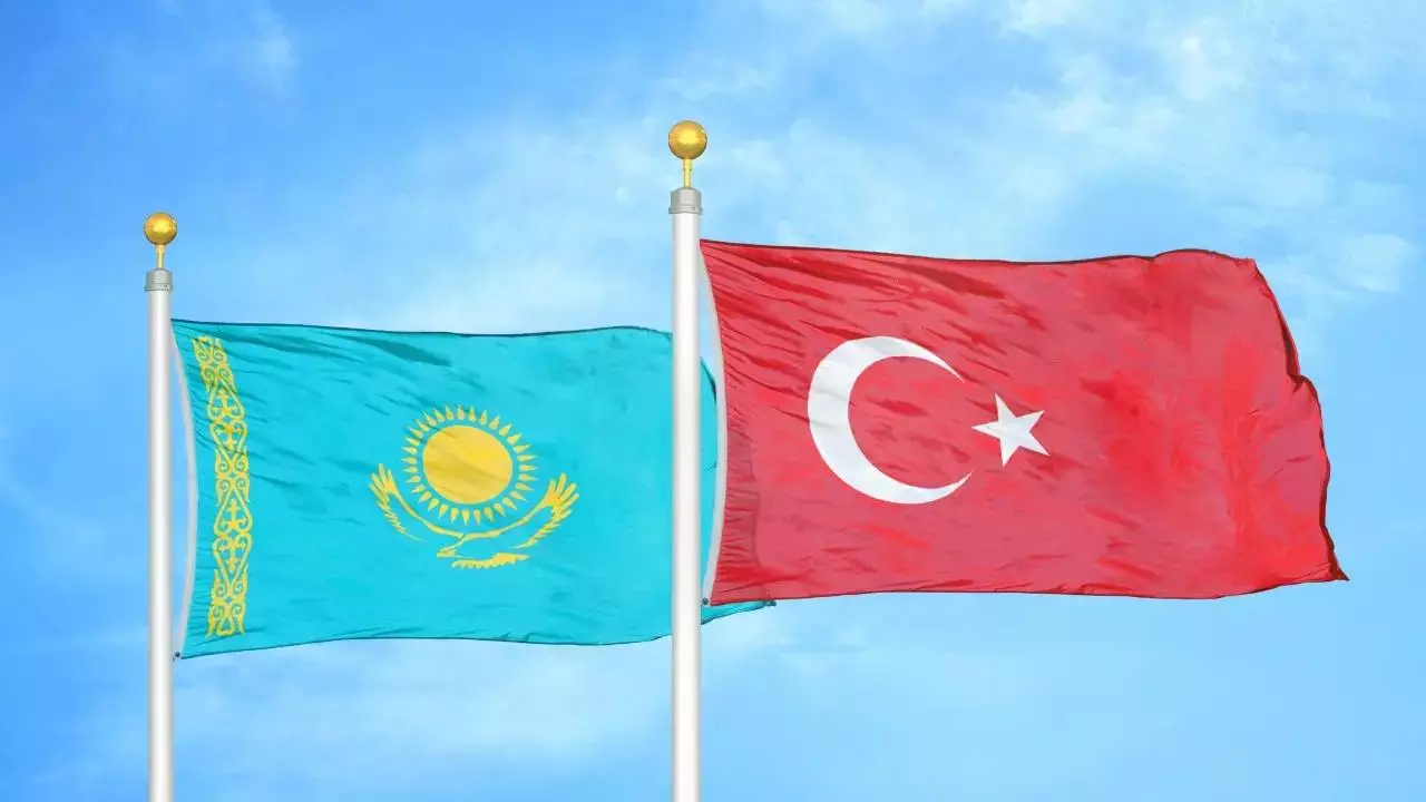 Көші-қон қызметкері қатысқан: Астанада түріктерге жалған виза сатқан топ сотталды