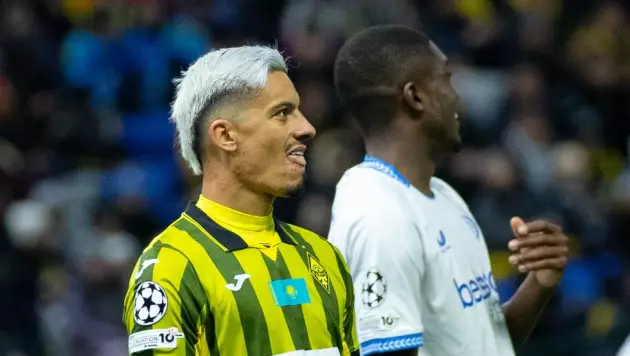 "Кайрат" забил два гола "Арсеналу" и проиграл в Лиге чемпионов