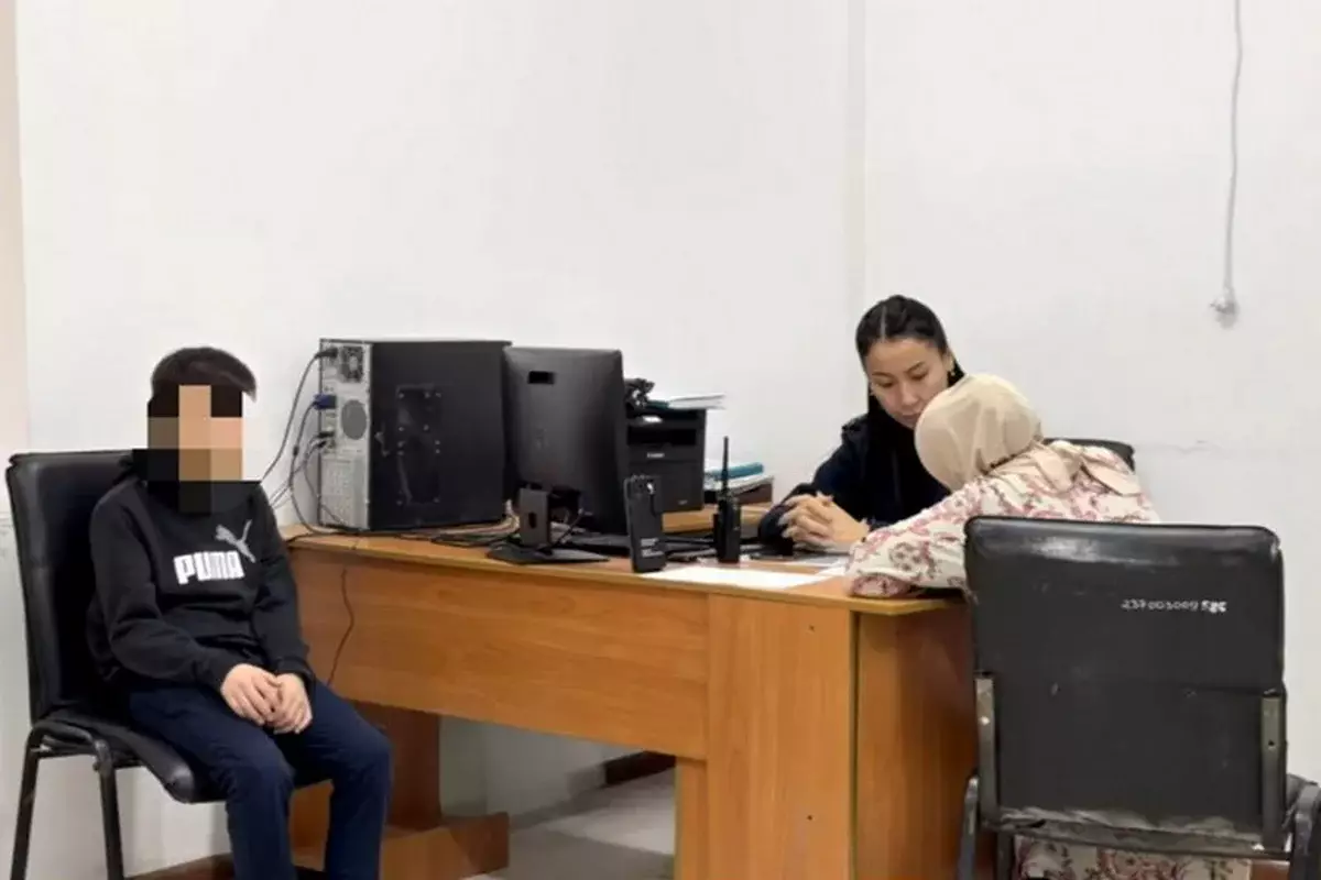 Драка подростков в ТРЦ: мальчики толпой избили девочку в Актау