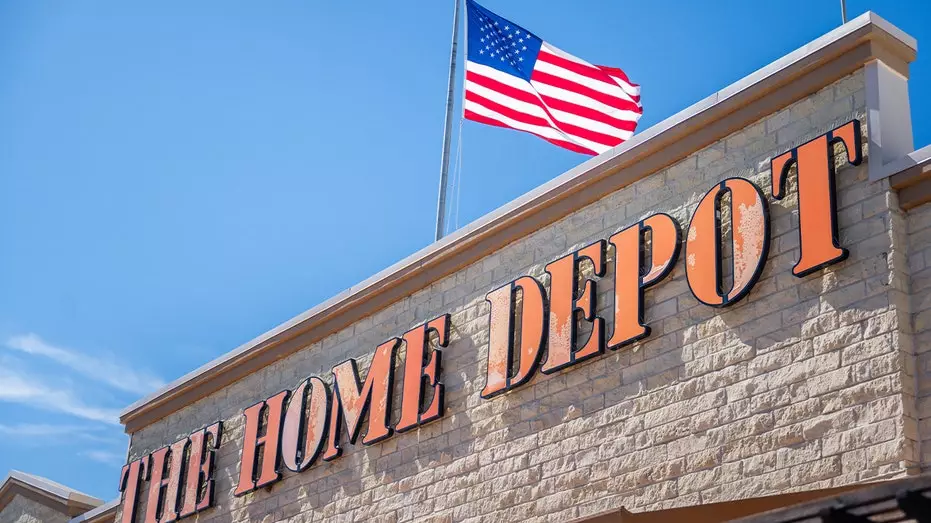 Home Depot сокращает 800 рабочих мест и обязывает офисных сотрудников вернуться к работе в офисе на полный день.