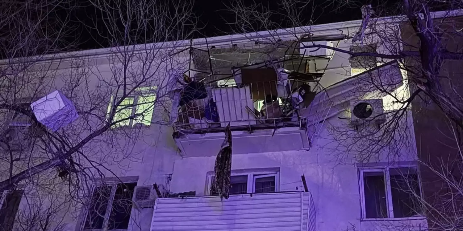 Қонаевта көпқабатты үйдегі пәтерде газ жарылды: зардап шеккендер бар