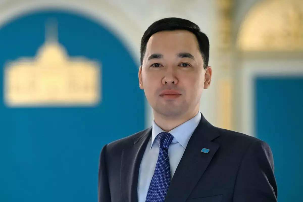 Руслан Желдибай освобождён от должности пресс-секретаря президента