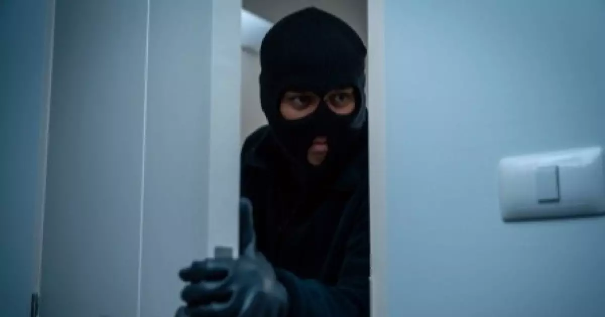  Әйелімен ажырасып кеткен ер адамды өзінің қайын жұрты байлап, үйін тонап кеткен 