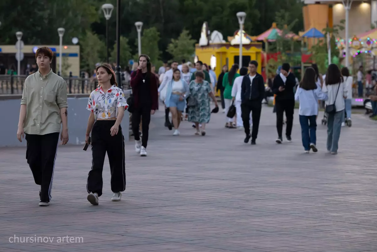 Резюме больше, чем вакансий: итоги рынка труда на Enbek.kz в 2025 году