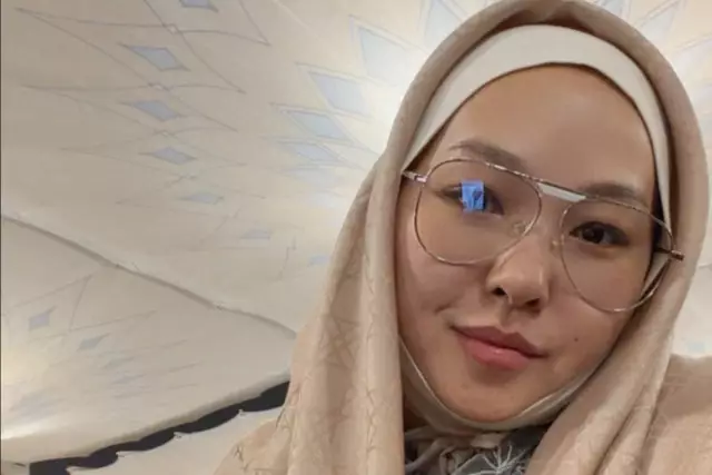 Тұрсынбек Қабатов келіншегімен бірге қажылыққа аттанды