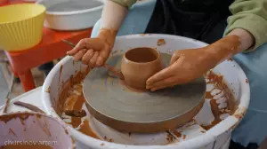 Құмыра жасау: өнерден терапияға дейін