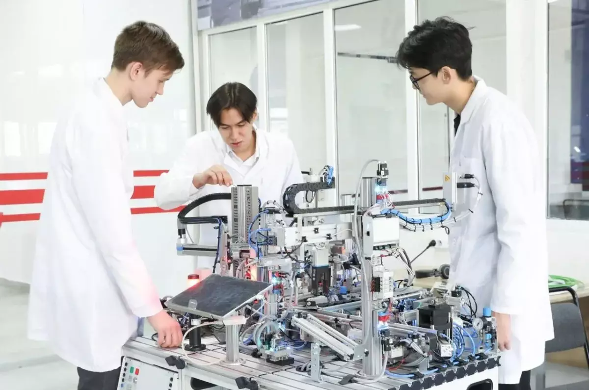 Студенты колледжей Алматы проходят стажировки в Китае и Германии