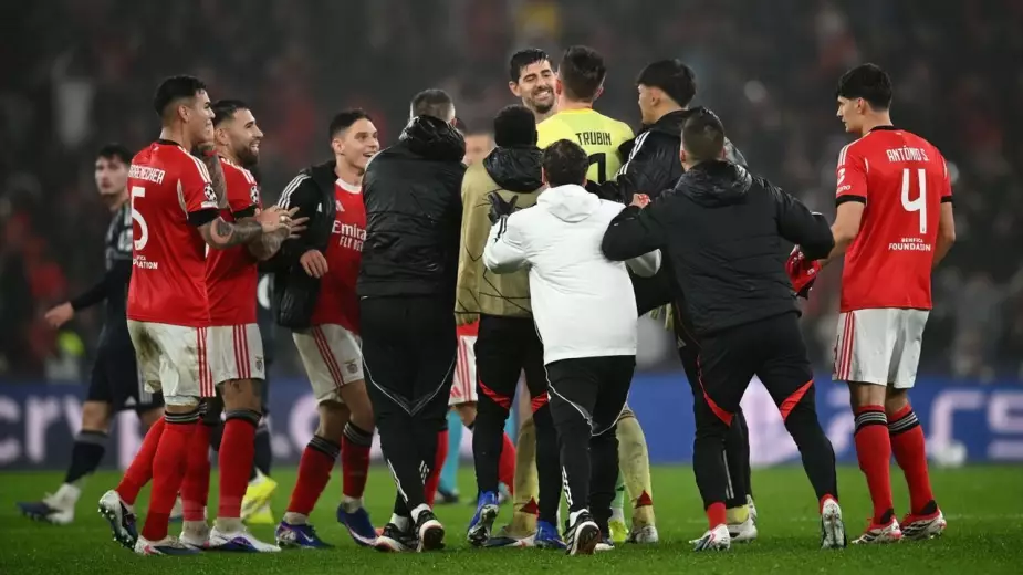 ВИДЕО: Гол вратаря Трубина на 90+8-й принес "Бенфике" победу над "Реалом" и плей-офф ЛЧ