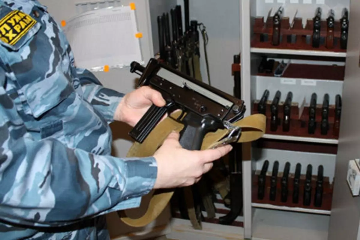 В Казахстане ужесточат требования к владельцам оружия и ЧОПам
