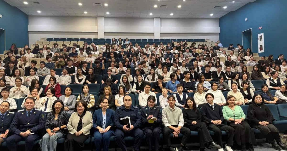   «Заң мен тәртіп» қағидаты аясында оқушылармен жүздесу өтті   