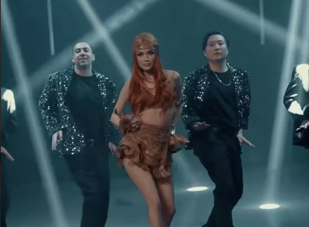 «Қалаубаеваға еліктеген түрі»: жаңа бейнебаянын таныстырған Ақбота-Нұр халықтан оңбай сөз естіді (ВИДЕО)