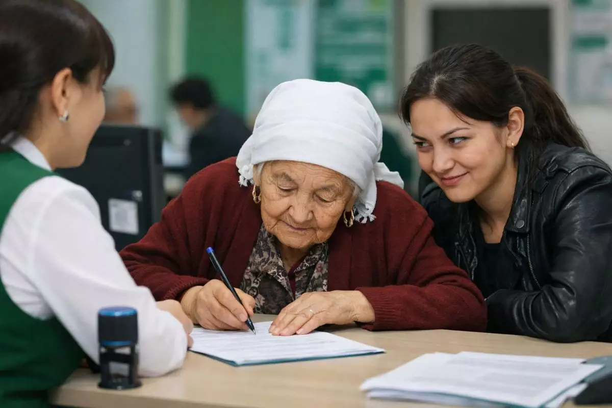 Ұлытау облысында 90 жастағы кейуананың үйін өз немересі тартып алып, сатуға қойған