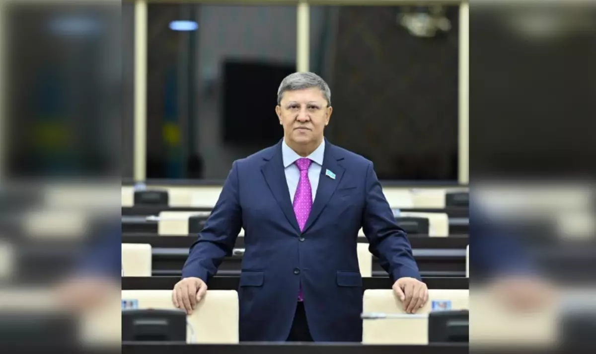 Ограничить сроки полномочий депутатов однопалатного Курултая призвал сенатор