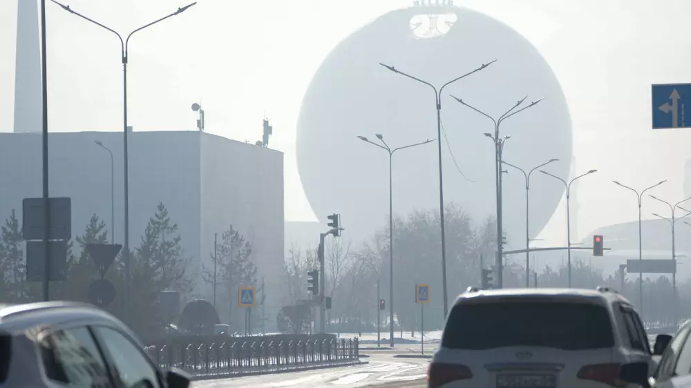 Астану несколько дней душит смог: чем дышат горожане, рассказали в Казгидромете