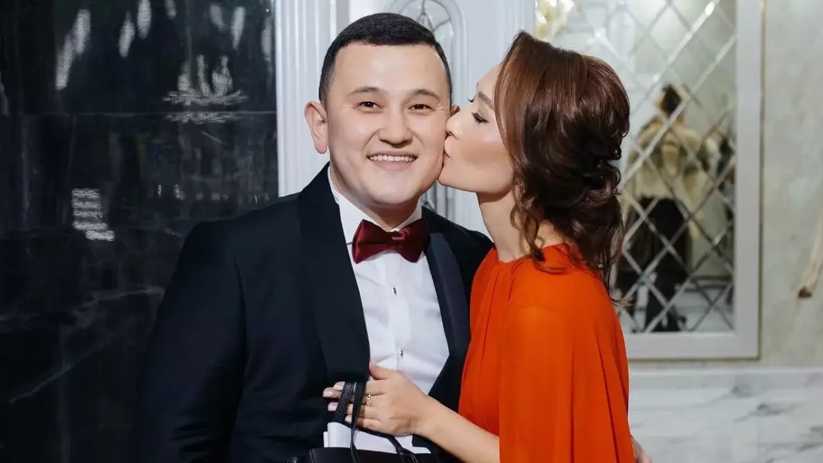 «Екі құдағи ұрысып қалды»: Елдос Колобок енесінің тойда неге көрінбегеніне жауап берді (ВИДЕО)