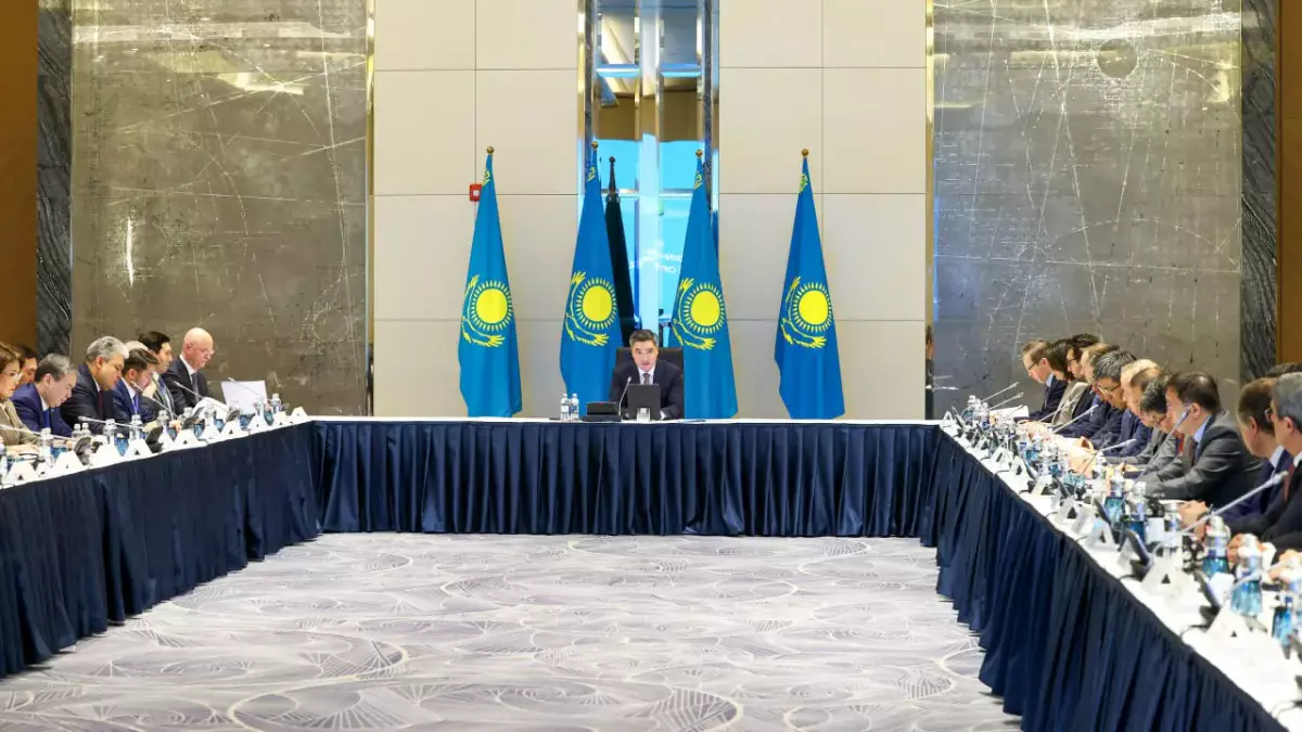 Правительство открыто к конструктивному диалогу с инвесторами во всех сферах — Олжас Бектенов