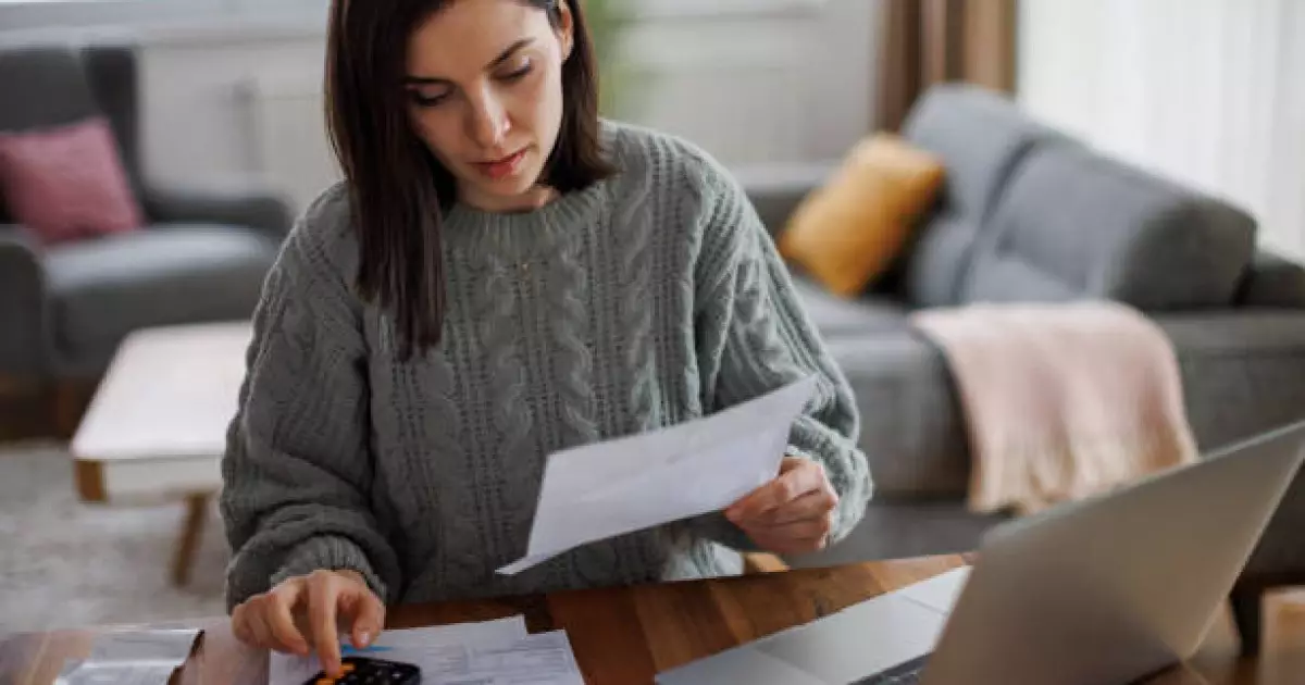   13-жалақы кімге тиесілі?   