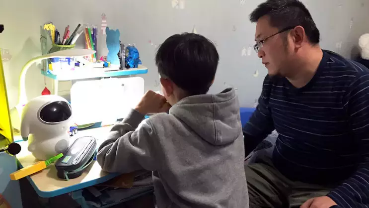 Қытай мектептерінде үй тапсырмасын жасанды интеллект тексереді