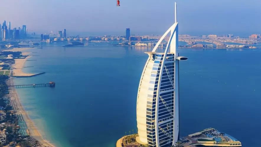 Дубай превращает символ роскоши в реальность: в городе планируют открыть «золотую улицу