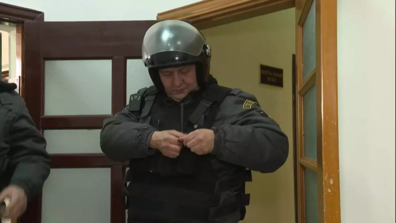 Күзет қызметі мен қару иелеріне бақылау күшейеді