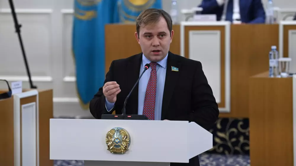 Поправки в Конституцию: депутат рассказал, что происходит в “кулуарах“ комиссии