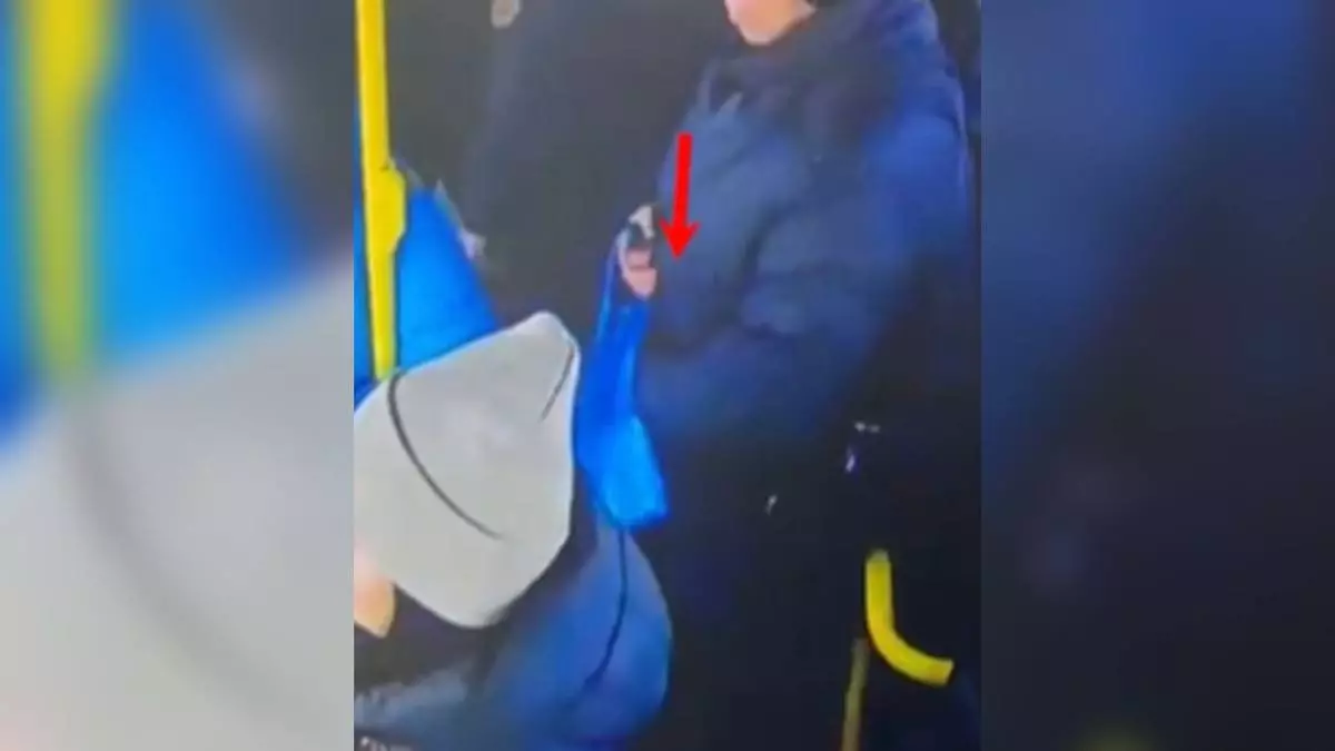 Алматылық әйел автобуста 4,1 млн теңгенің ақшасы мен алтынын ұрлаған