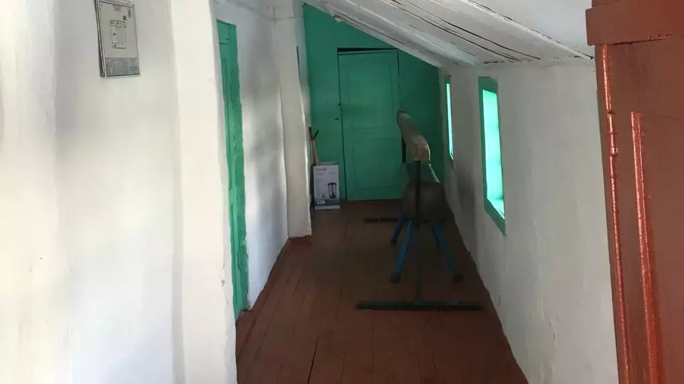 "103 жылдық мектепте бала тоңып отыр": Ал министрлер "диджитал мектепті" аралап, шауып жүр