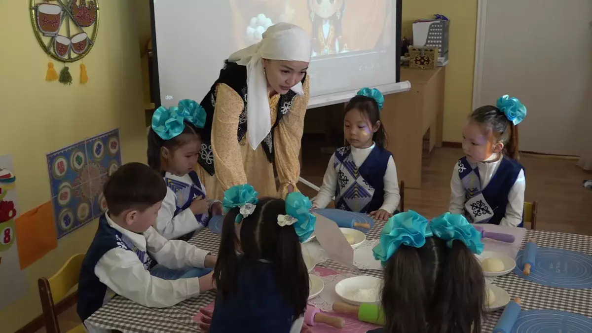 Ұлттық құндылықтар: бала тәрбиесіндегі жасанды жадының рөлі қандай