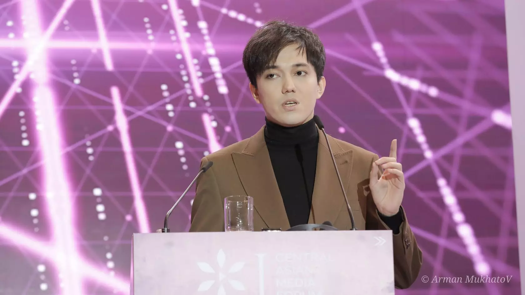 Қазақстан шоу-бизнесін халықаралық дәрежеге шығаратын кез келді – Димаш Құдайберген