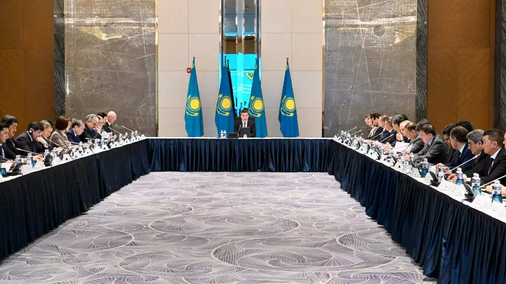 Полная поддержка и “золотые“ визы: Бектенов обратился к инвесторам