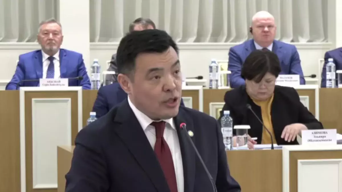 На заседании Конституционной комиссии было предложено рассмотреть вопрос о новой Конституции