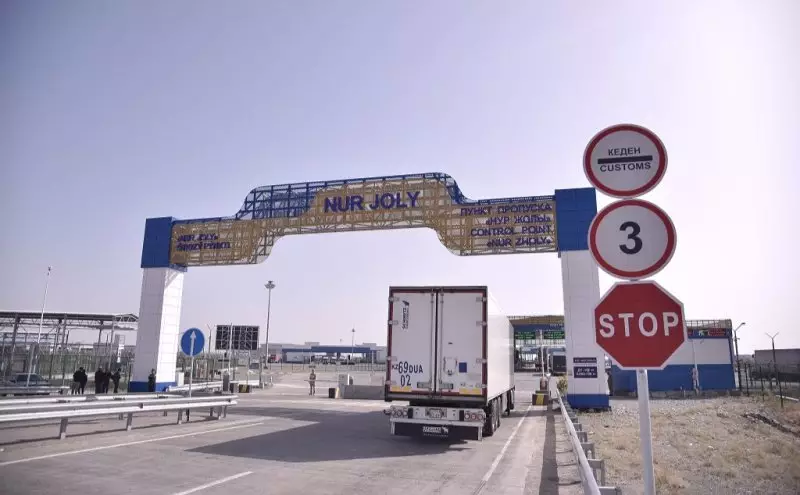 Китай временно закроет границу с Казахстаном