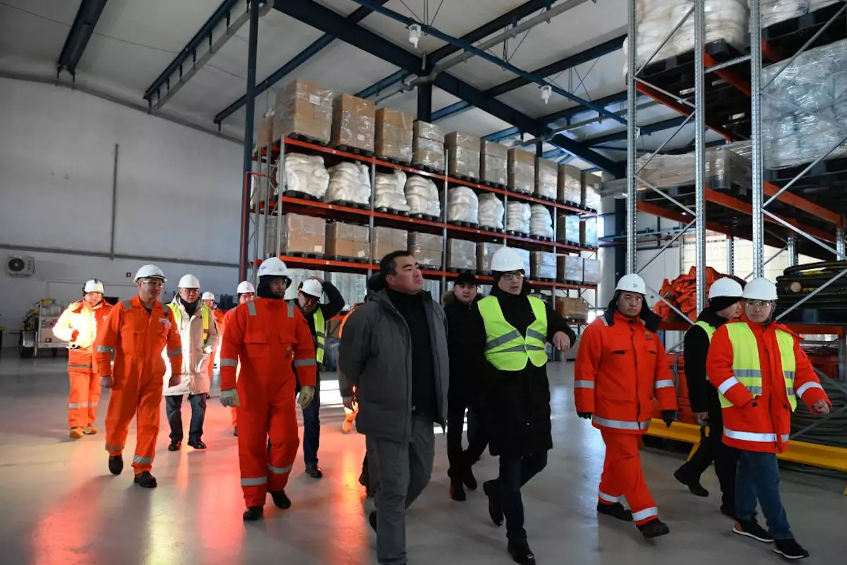 Глава МЧС проверил Северо‑Каспийскую базу реагирования на разливы нефти