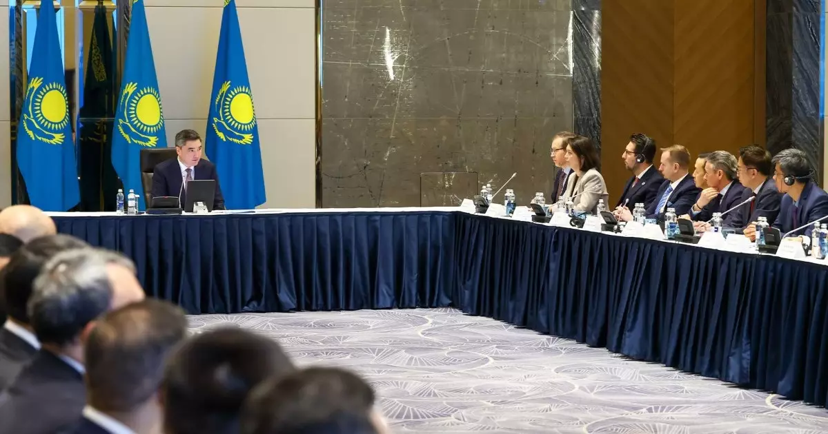  Қазақстан – цифрлық хаб: Олжас Бектенов инвесторлармен ЖИ және IT-экспорт мәселелерін талқылады 