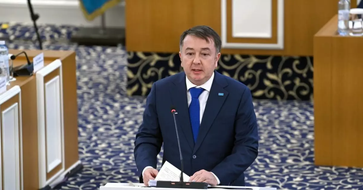   Ерлан Сәрсембаев: Конституция азаматтың негізгі құқықтары мен бостандықтарын бекітіп, негізгі қағидаттарды айқындауға тиіс   