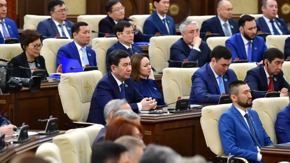 Депутаттарға министрлерді қызметінен босату өкілеттігін беру ұсынылды