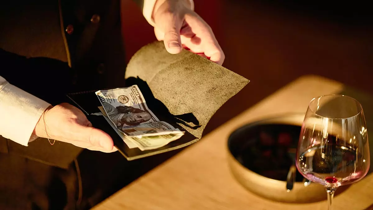 Запутанность в чаевых в ресторанах разрешена: эксперты раскрыли, когда стоит давать больше.