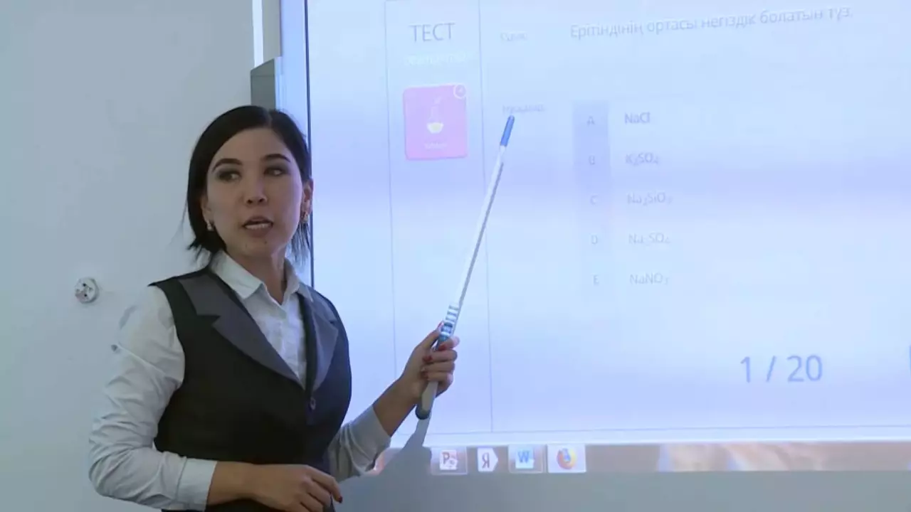 Елімізде 300 мың педагог ЖИ курсынан өтті