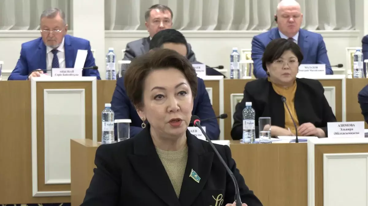 Дания Еспаева: бізге жекелеген түзетулер емес, жаңа Конституция қажет