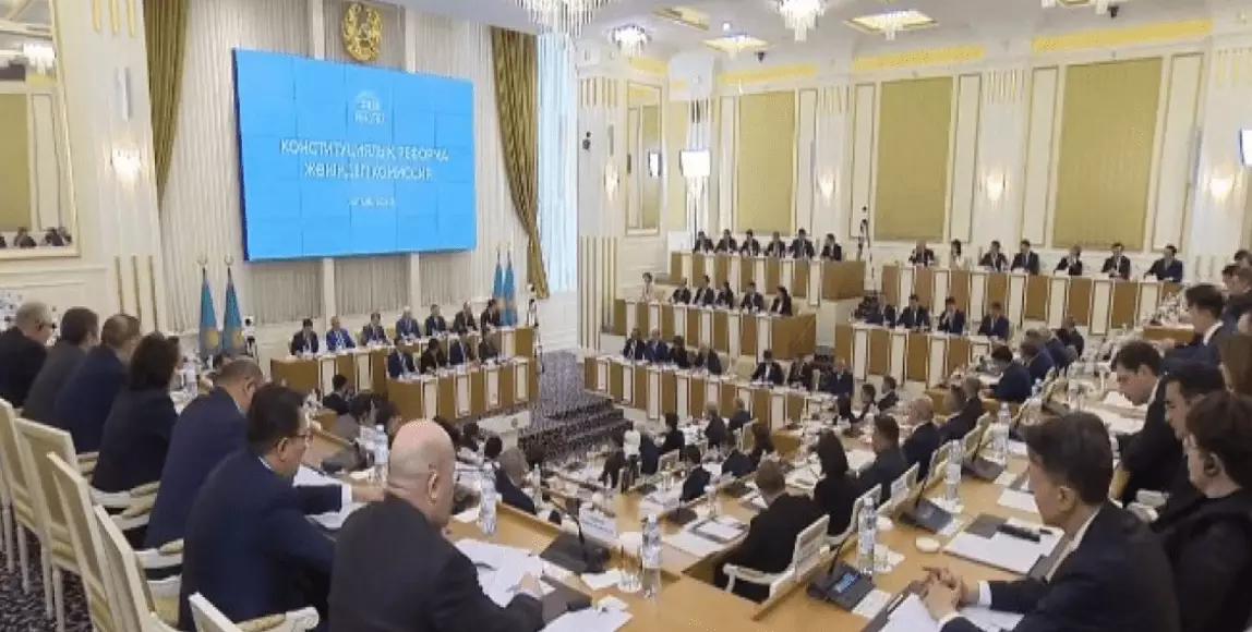 В Конституционной комиссии обсудили переход к новой редакции Основного закона