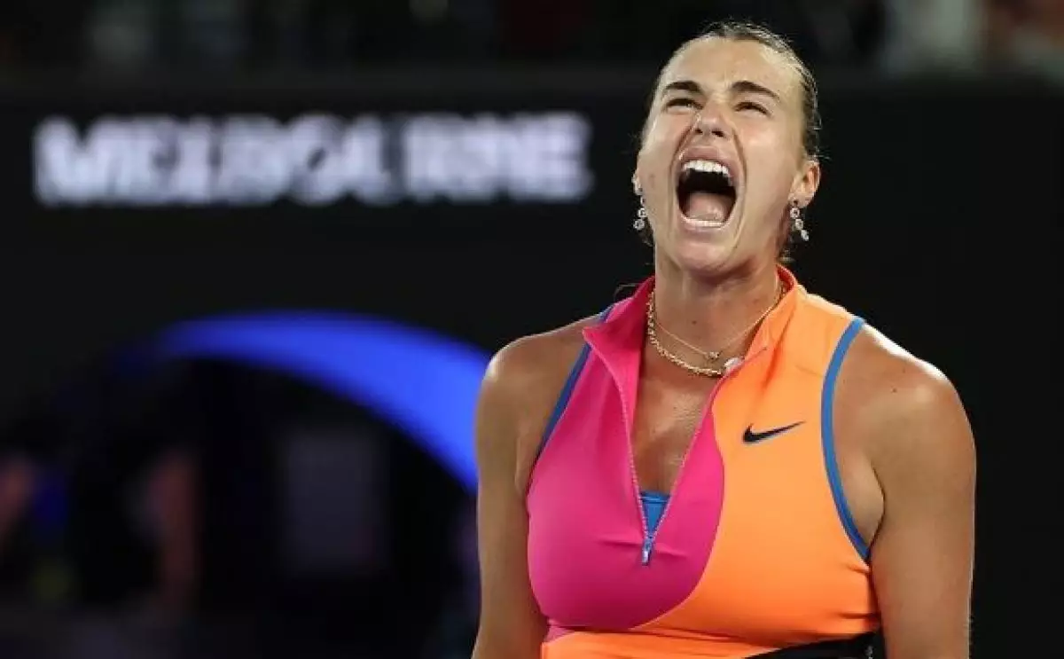 Теннисистку Арину Соболенко лишили очка за слишком громкий стон при ударе (ВИДЕО)