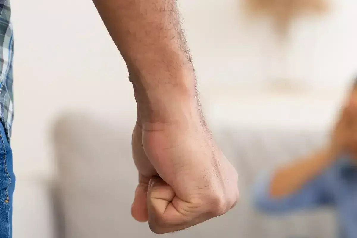 Актюбинец избивал пасынка и заставлял его работать на рынке