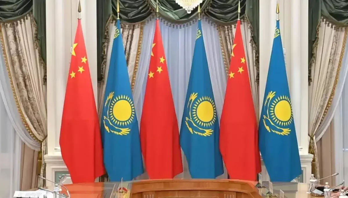 Китай решил закрыть автомобильную границу с Казахстаном