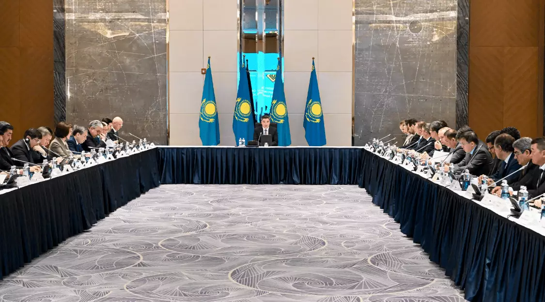 Глава правительства обсудил с инвесторами развитие ИИ и цифровых производств в Казахстане