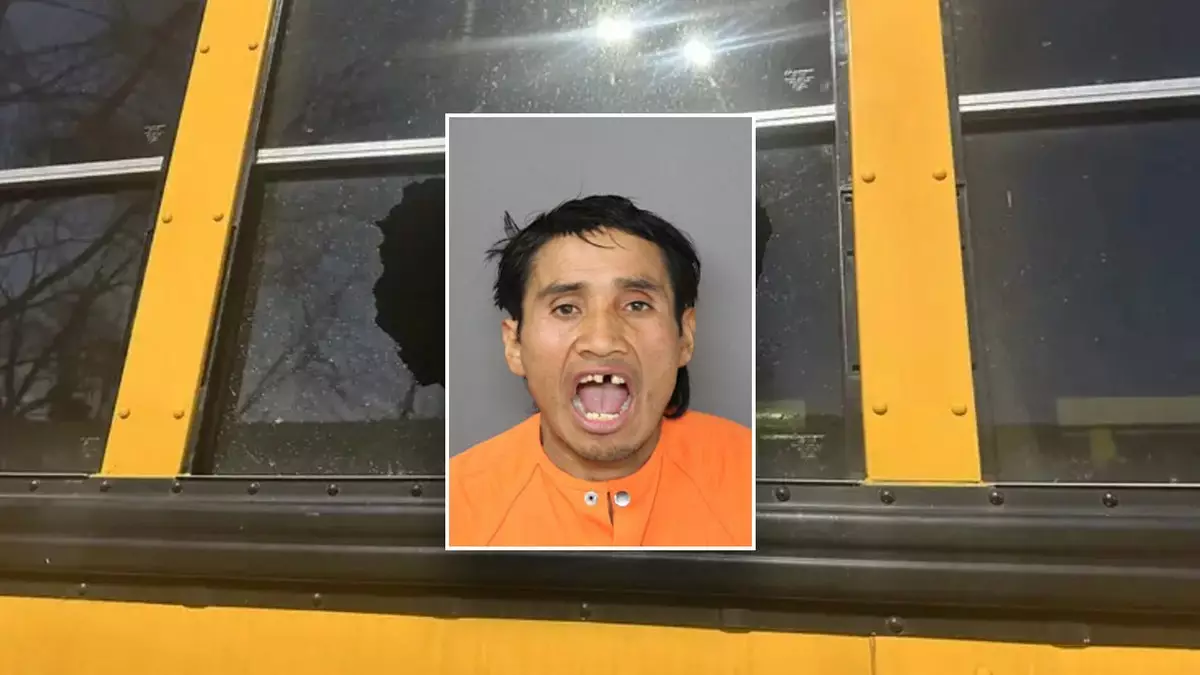 Губернатор-демократ уклонился от вопроса о нелегальном мигранте, который проломил череп 8-летнему ребенку ударом камня.