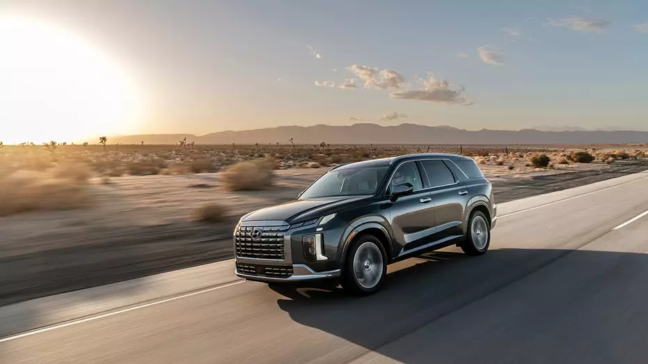 Hyundai отзывает почти 569 тысяч внедорожников из-за неисправных подушек безопасности.