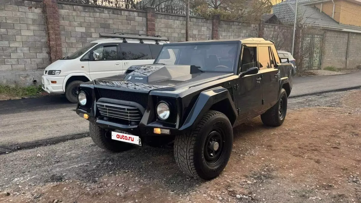 Редчайший внедорожник Lamborghini LM002 продают в Казахстане.