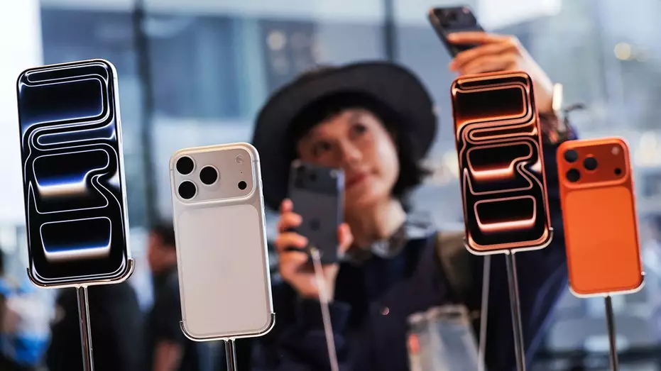 Apple зафиксировала самый большой скачок продаж за 4 года благодаря «ошеломляющему» спросу на iPhone.