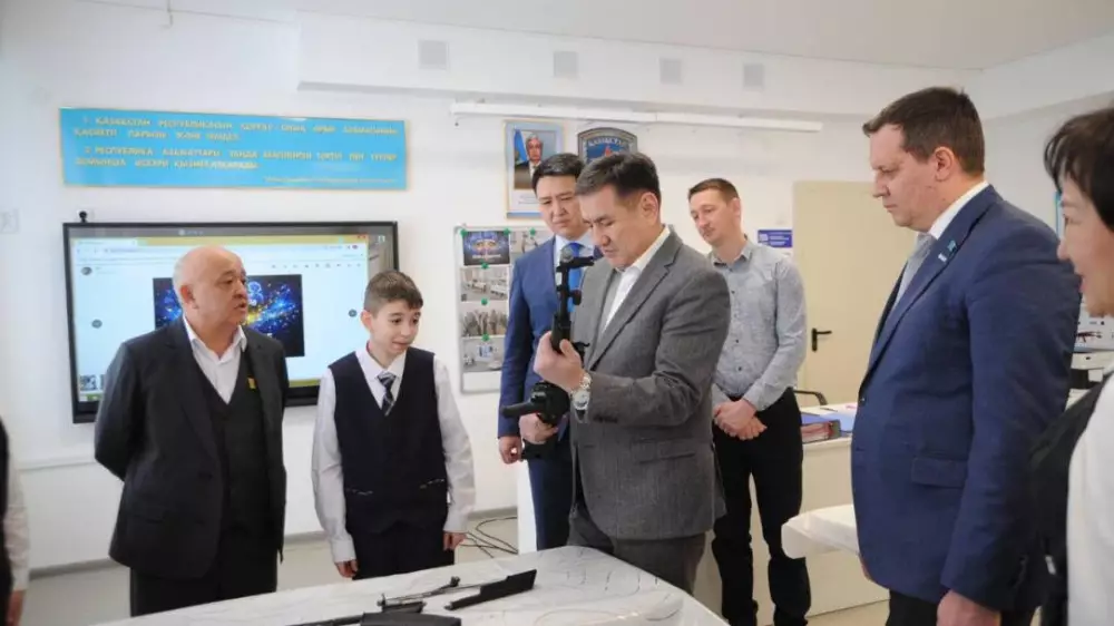 Полиции — детективы, акиму — автомат: чем занимались казахстанские чиновники в январе